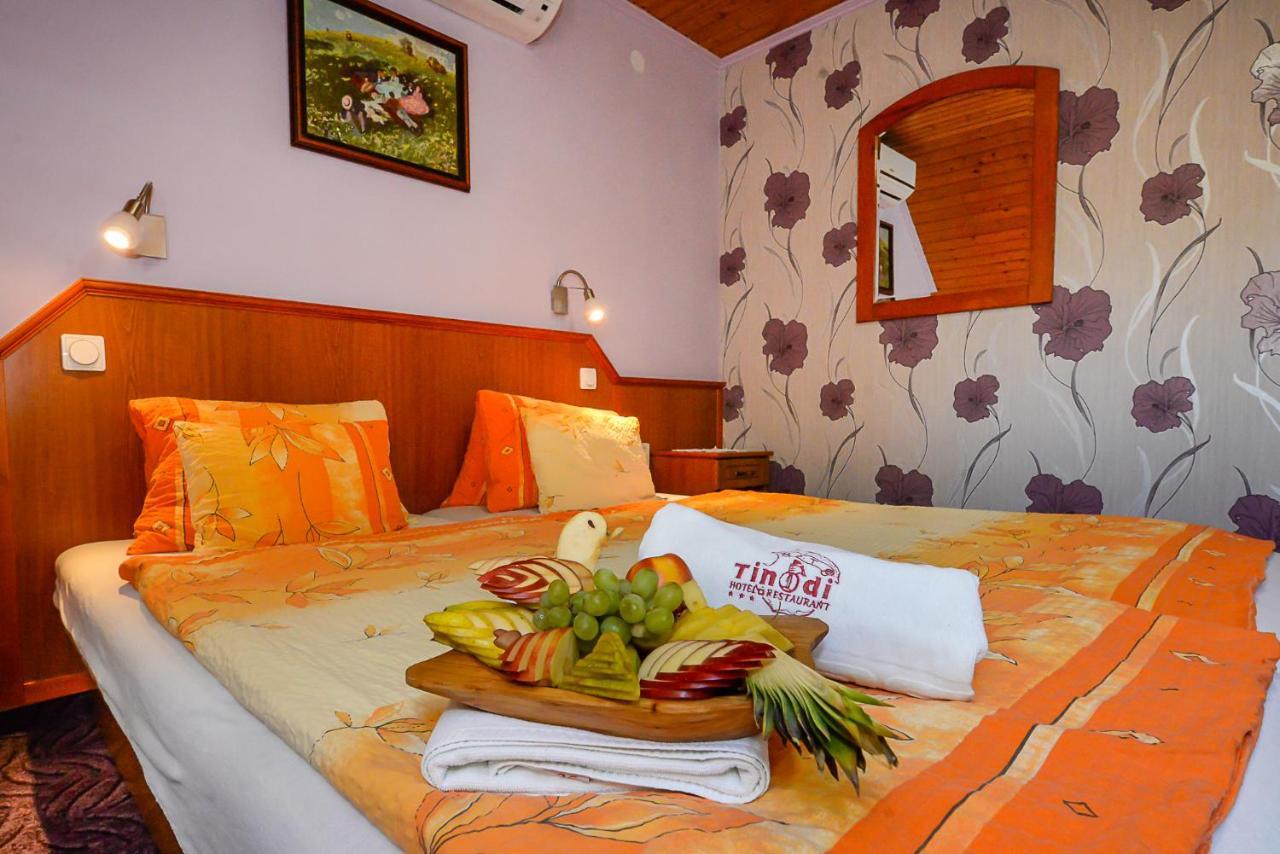 Tinodi Fogado Bed & Breakfast ชาร์วาร์ ภายนอก รูปภาพ