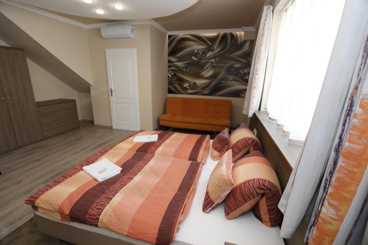 Tinodi Fogado Bed & Breakfast ชาร์วาร์ ภายนอก รูปภาพ