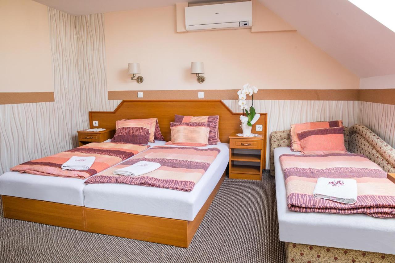 Tinodi Fogado Bed & Breakfast ชาร์วาร์ ภายนอก รูปภาพ
