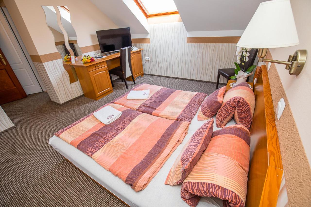 Tinodi Fogado Bed & Breakfast ชาร์วาร์ ภายนอก รูปภาพ