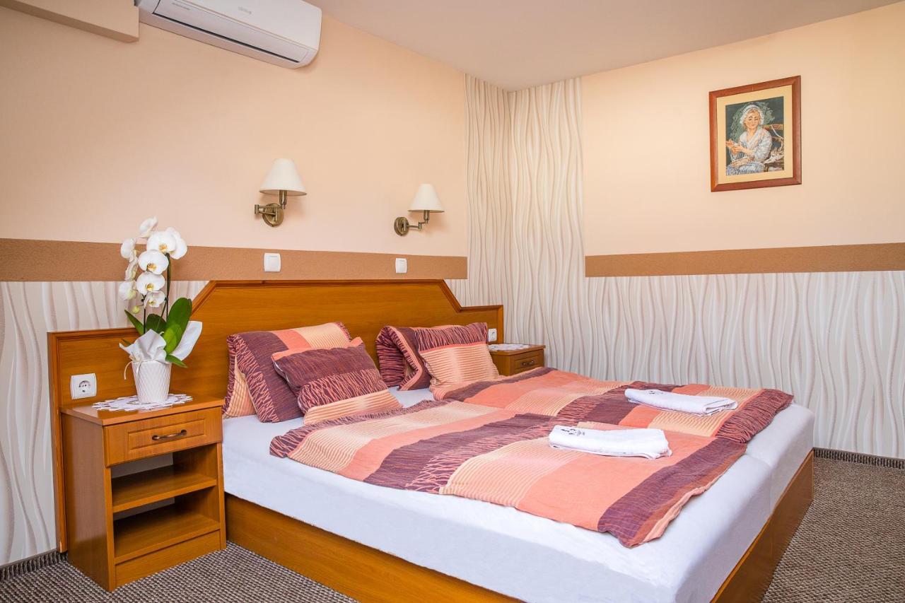 Tinodi Fogado Bed & Breakfast ชาร์วาร์ ภายนอก รูปภาพ
