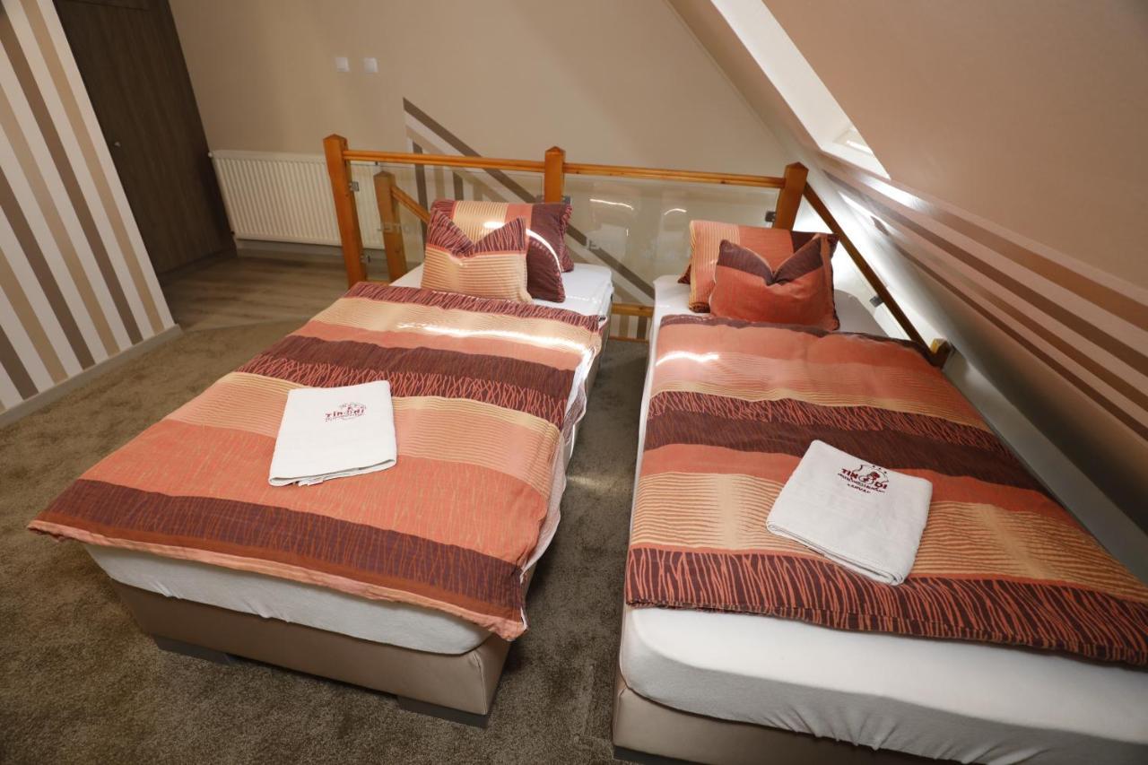 Tinodi Fogado Bed & Breakfast ชาร์วาร์ ภายนอก รูปภาพ