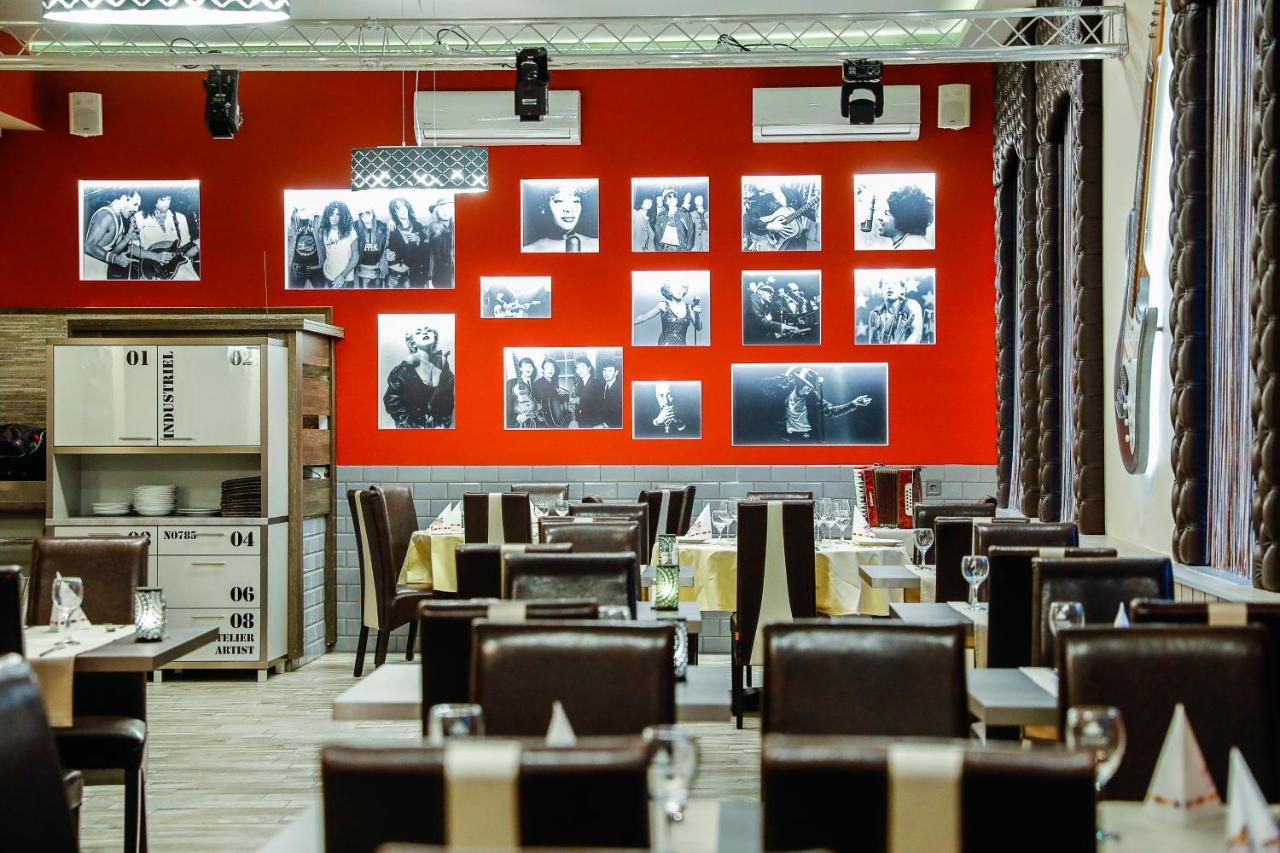 Tinodi Fogado Bed & Breakfast ชาร์วาร์ ภายนอก รูปภาพ