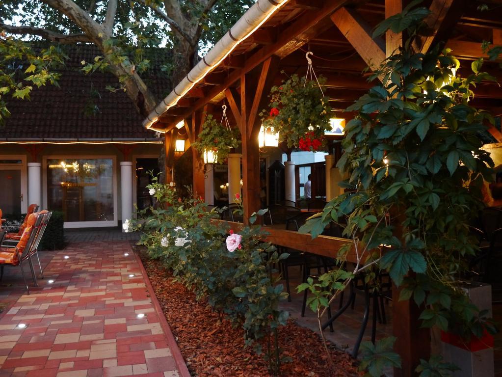 Tinodi Fogado Bed & Breakfast ชาร์วาร์ ภายนอก รูปภาพ