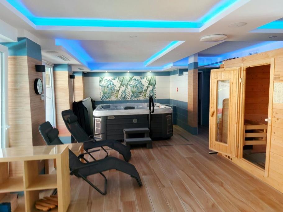 Tinodi Fogado Bed & Breakfast ชาร์วาร์ ภายนอก รูปภาพ