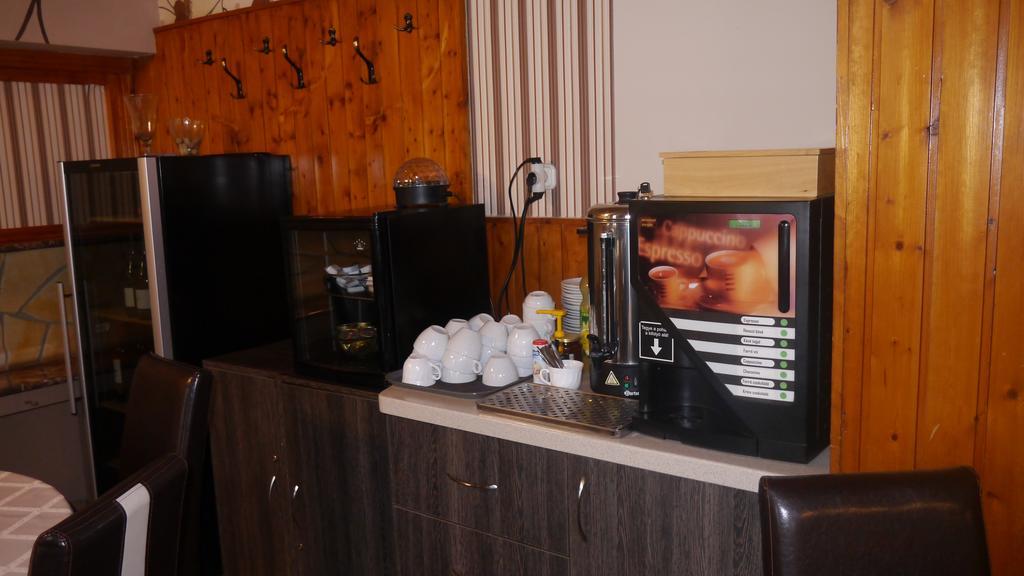 Tinodi Fogado Bed & Breakfast ชาร์วาร์ ภายนอก รูปภาพ