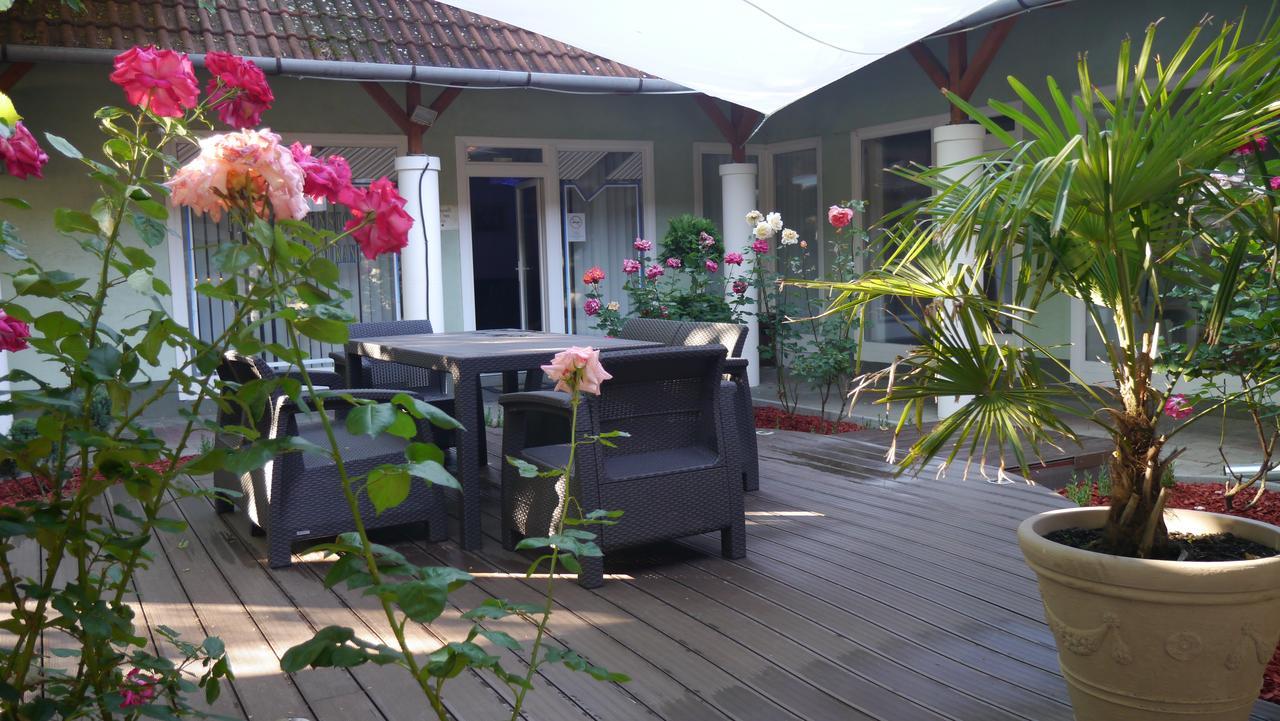 Tinodi Fogado Bed & Breakfast ชาร์วาร์ ภายนอก รูปภาพ