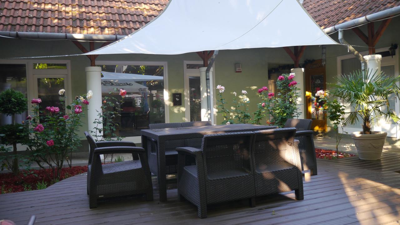 Tinodi Fogado Bed & Breakfast ชาร์วาร์ ภายนอก รูปภาพ
