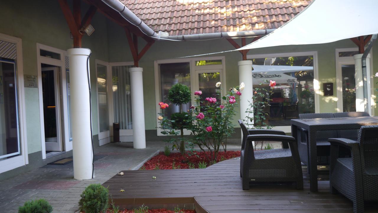 Tinodi Fogado Bed & Breakfast ชาร์วาร์ ภายนอก รูปภาพ