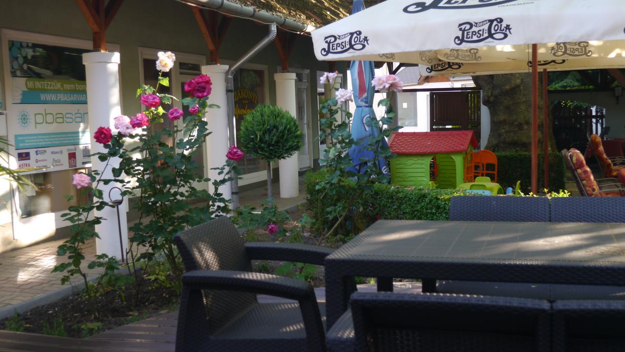 Tinodi Fogado Bed & Breakfast ชาร์วาร์ ภายนอก รูปภาพ