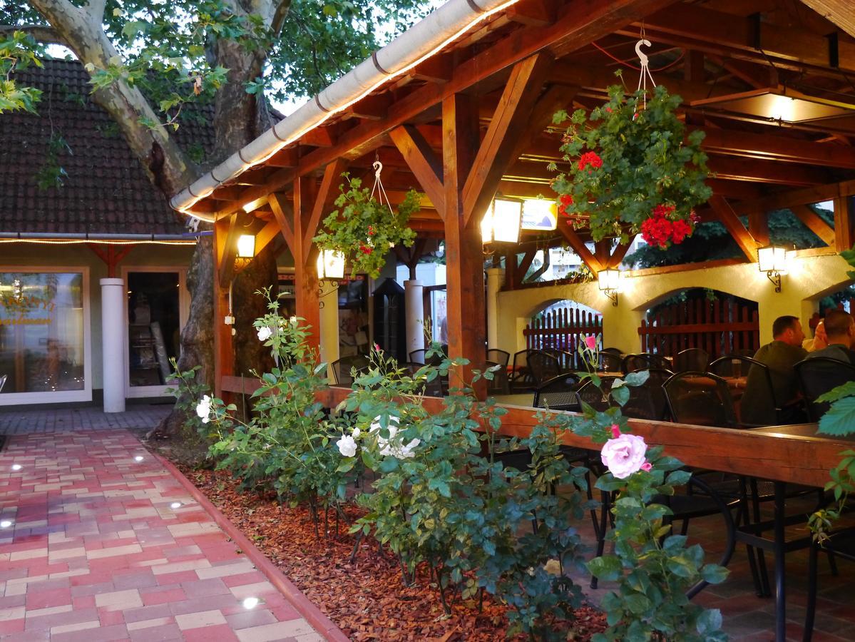 Tinodi Fogado Bed & Breakfast ชาร์วาร์ ภายนอก รูปภาพ